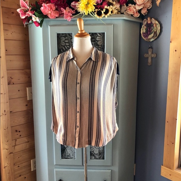 FREE PEOPLE Top  BRAND NEW w/Tags Attached. - Picture 2 of 7